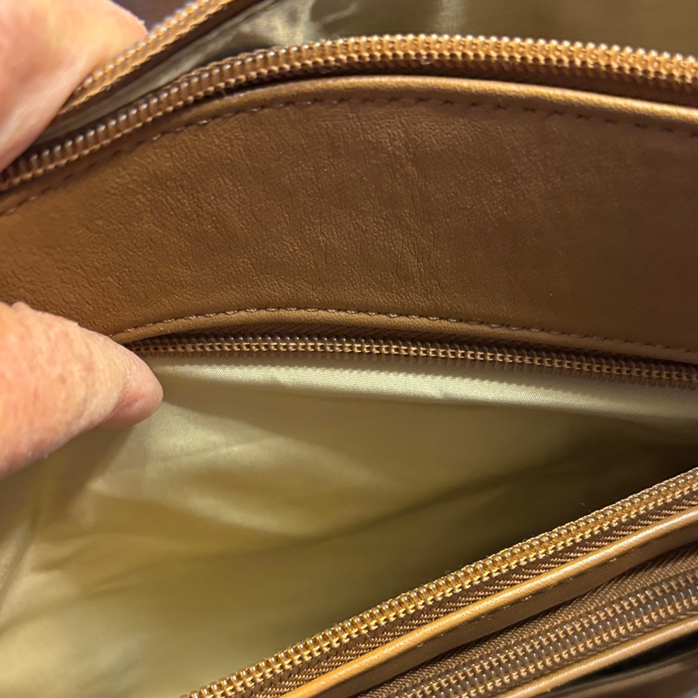 Giani Bernini Beige Leather Crossbody Bag - Picture 4 of 11